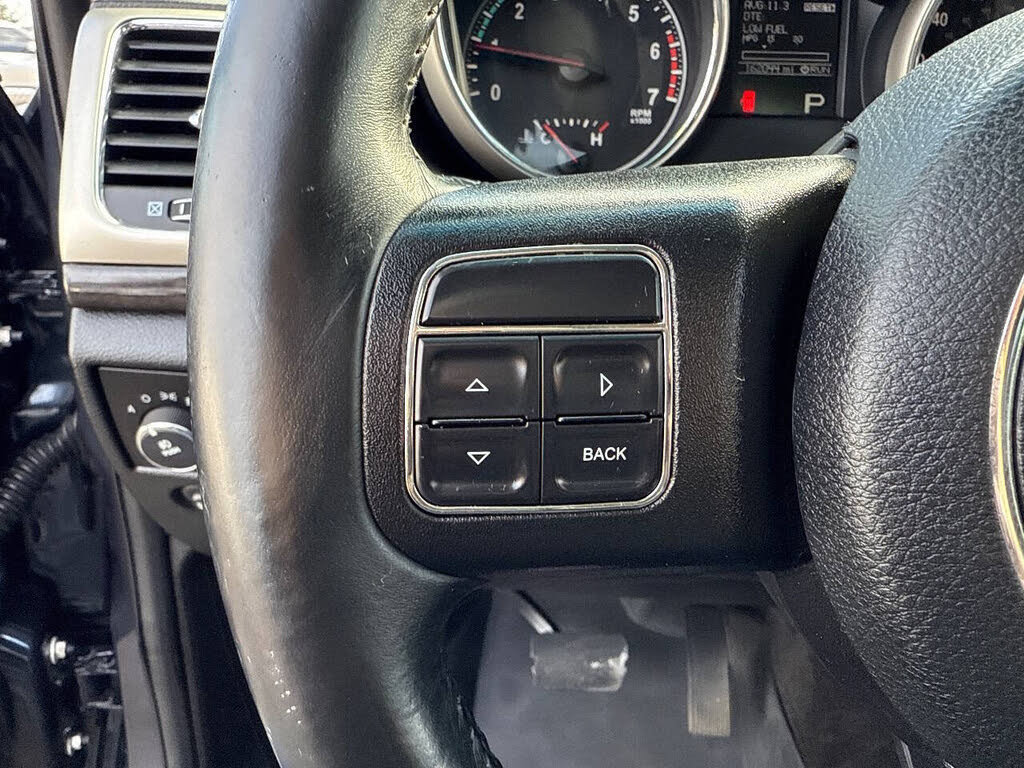 Used 2013 Jeep Grand Cherokee Laredo AWD/4WD image 28