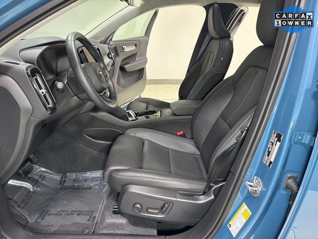 Used 2025 Volvo XC40 B5 Plus image 12