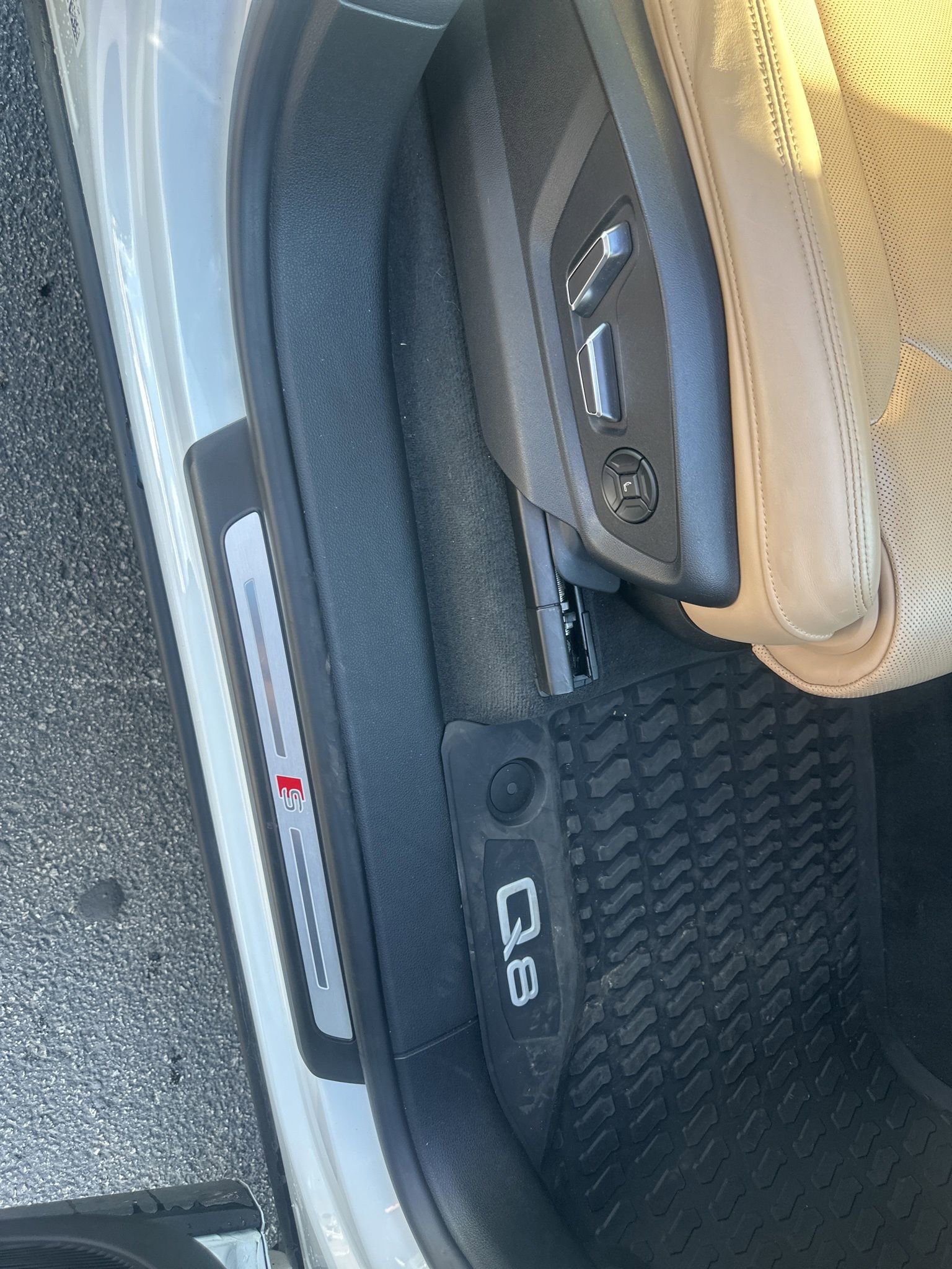 Used 2020 Audi Q8 Prestige w/ Prestige Package image 12