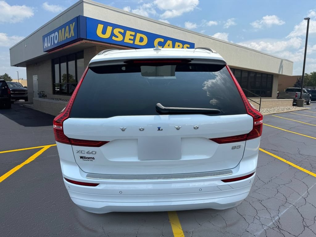Used 2022 Volvo XC60 B5 Momentum w/ Climate Package FWD image 6