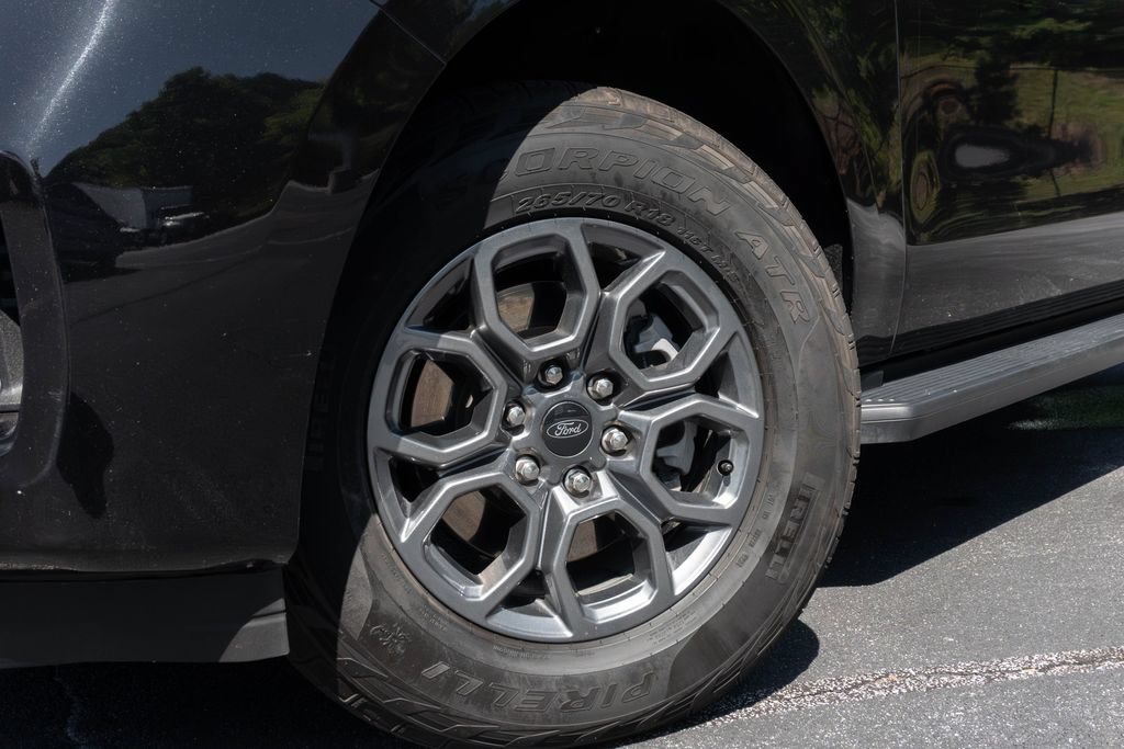 Used 2025 Ford Expedition Active RWD image 2