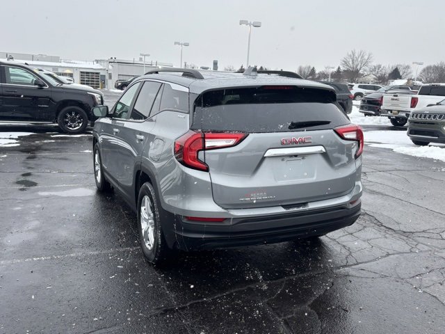 Used 2023 GMC Terrain SLE w/ Driver Convenience Package image 7
