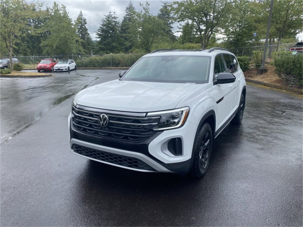 New 2025 Volkswagen Atlas Peak Edition SE