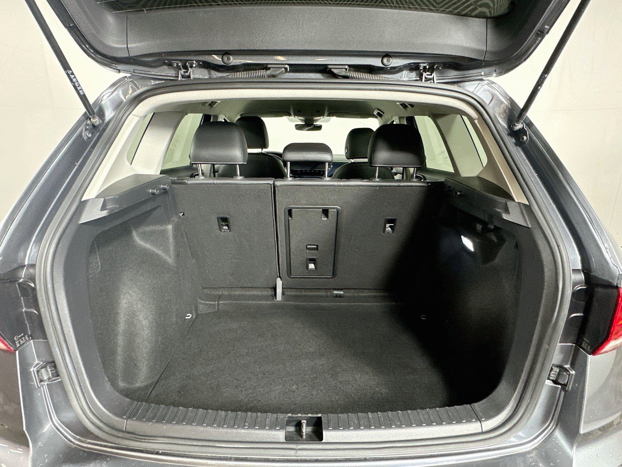 Used 2024 Volkswagen Taos SE FWD image 24