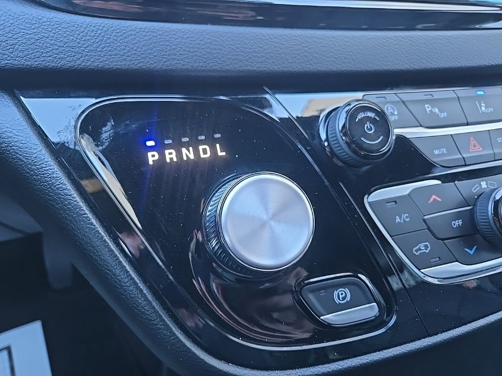 Used 2025 Chrysler Pacifica Select image 53