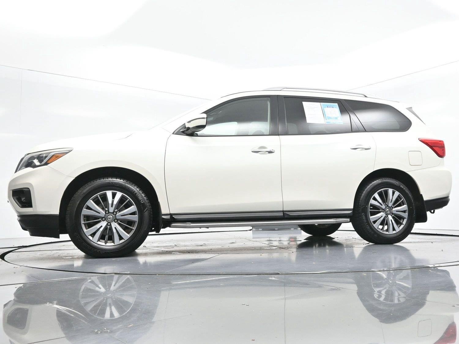 Used 2017 Nissan Pathfinder SV w/ SV Tech Package AWD/4WD image 49