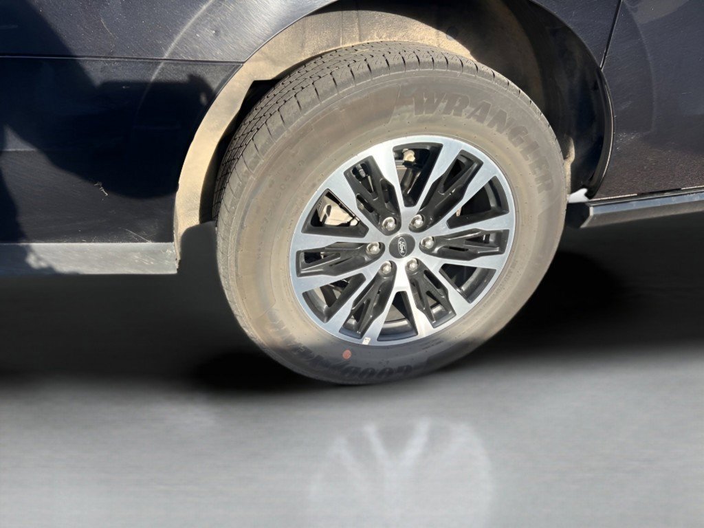 Used 2025 Ford Expedition Max Platinum image 5