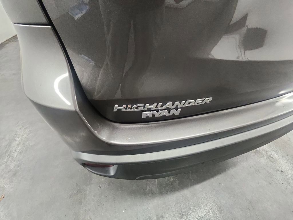 Used 2017 Toyota Highlander XLE image 31