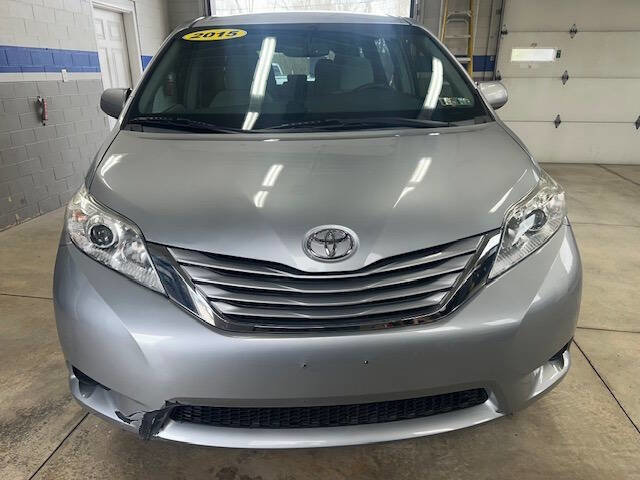 Used 2015 Toyota Sienna LE image 2