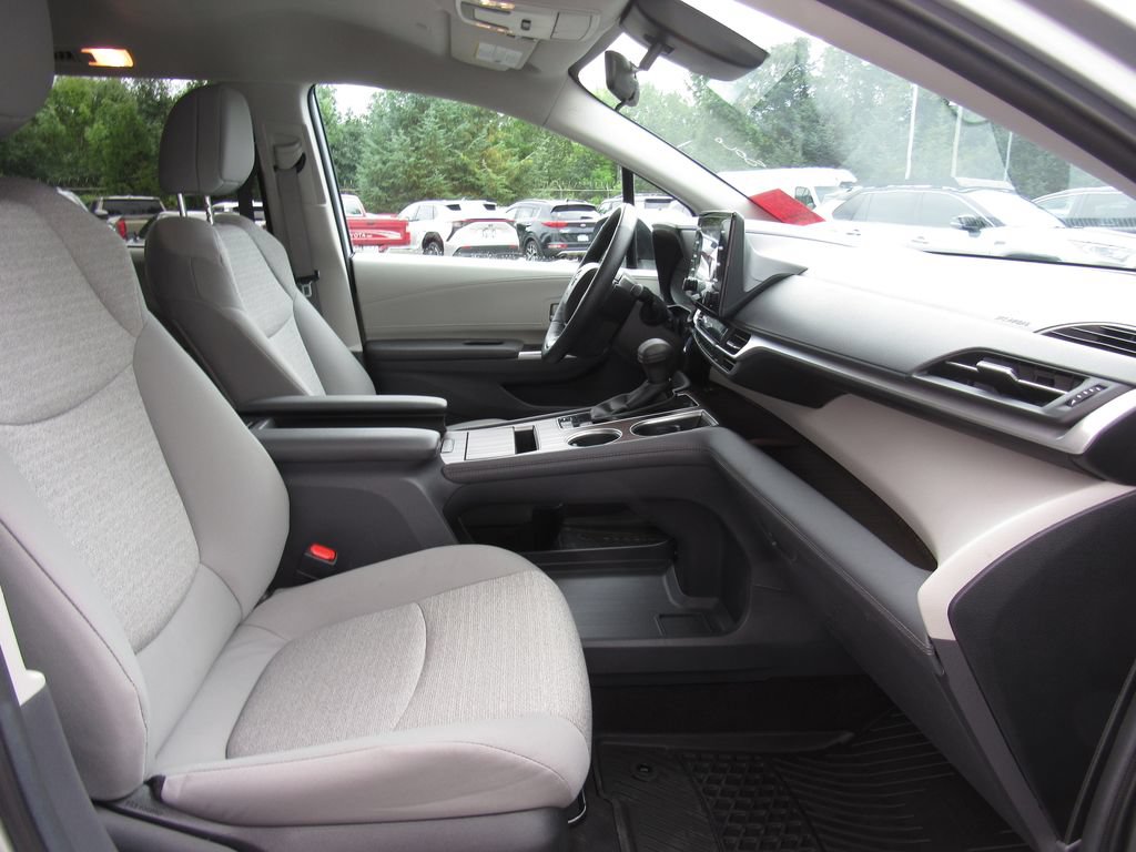 Used 2024 Toyota Sienna LE AWD/4WD image 20