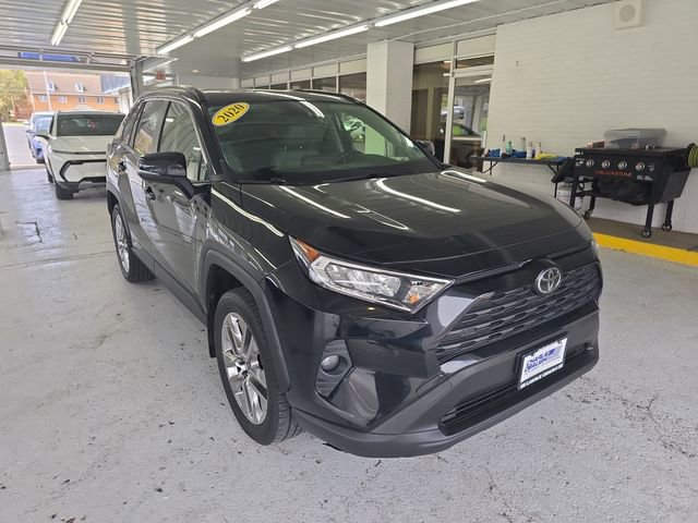 Used 2020 Toyota RAV4 XLE Premium AWD/4WD image 7