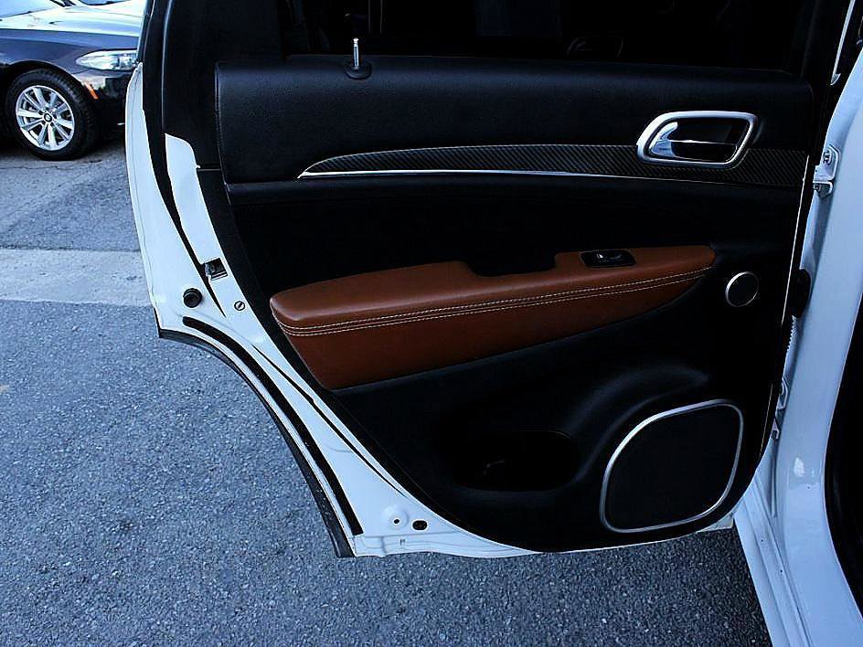 Used 2014 Jeep Grand Cherokee SRT image 17