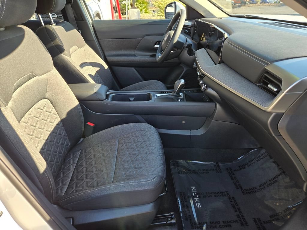 Certified 2025 Nissan Kicks SV FWD image 18