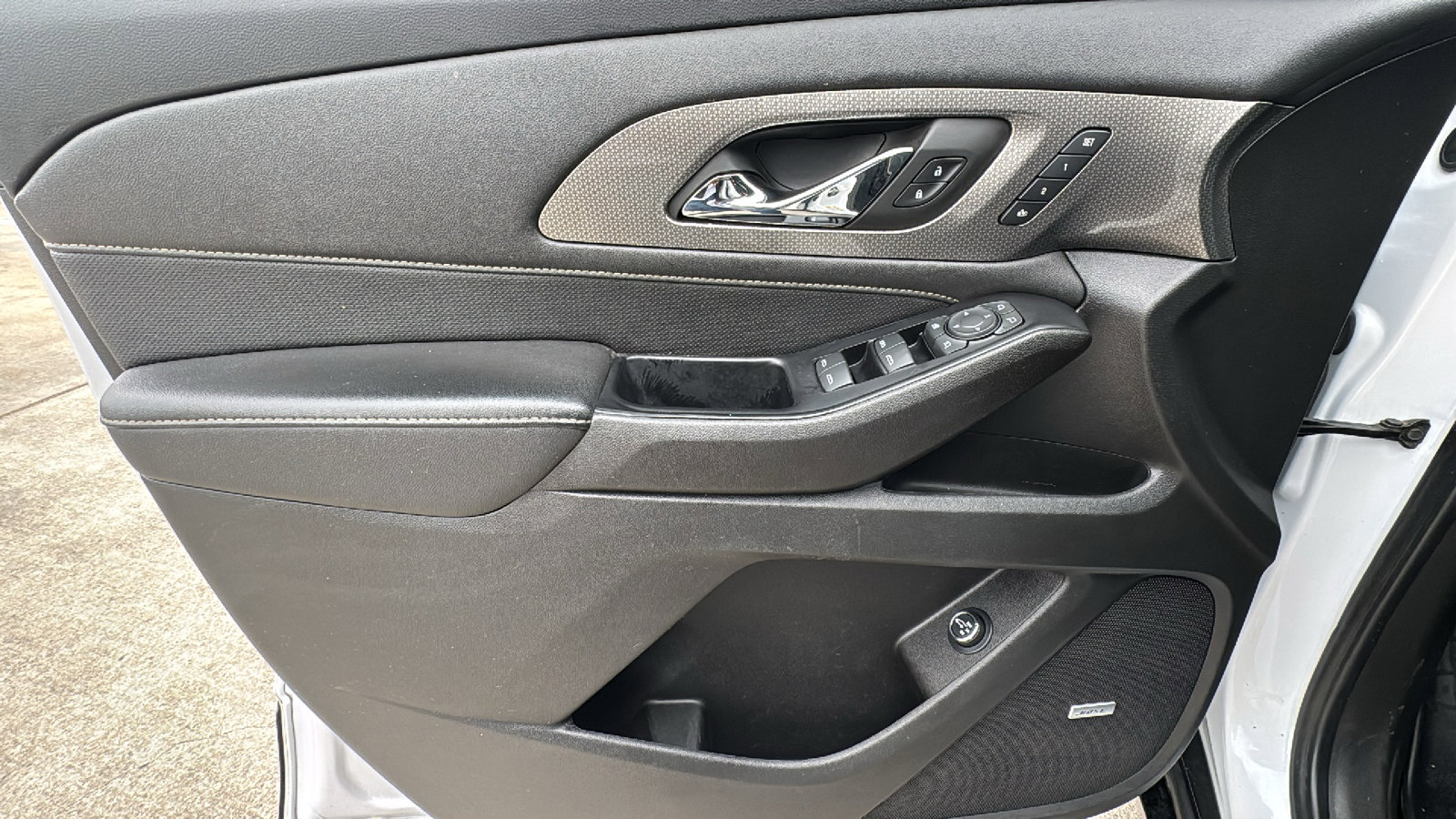 Used 2023 Chevrolet Traverse Premier w/ Redline Edition image 12