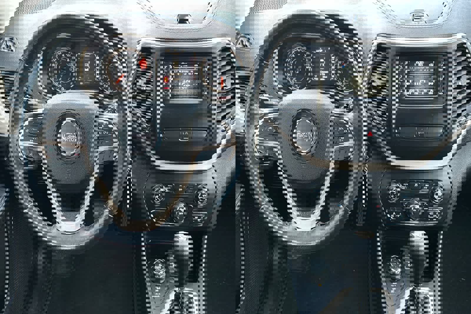 Used 2016 Jeep Cherokee Latitude image 14