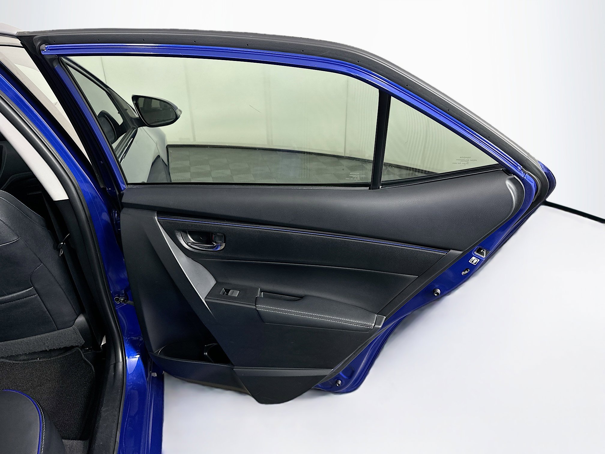 Used 2017 Toyota Corolla SE w/ SE Premium Package image 28