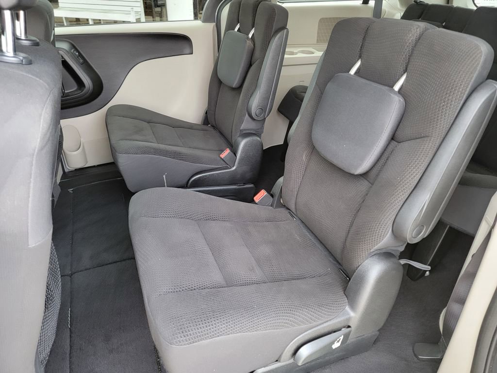 Used 2018 Dodge Grand Caravan SE FWD image 12