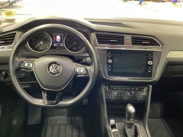 Used 2018 Volkswagen Tiguan SEL AWD/4WD image 6