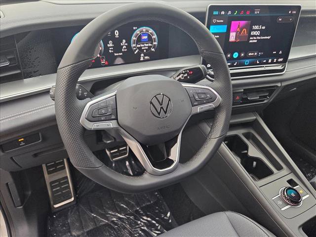 New 2026 Volkswagen Tiguan SE R-Line image 3