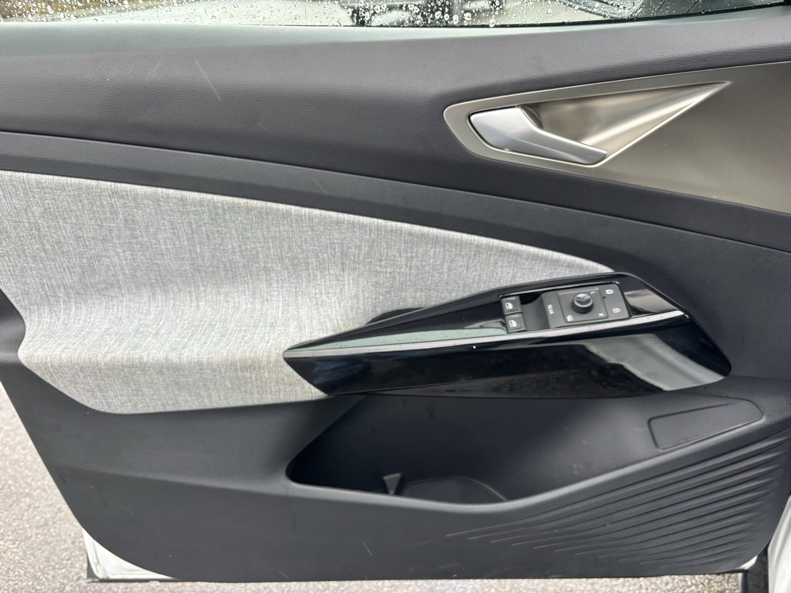 Used 2023 Volkswagen ID.4 Pro image 16