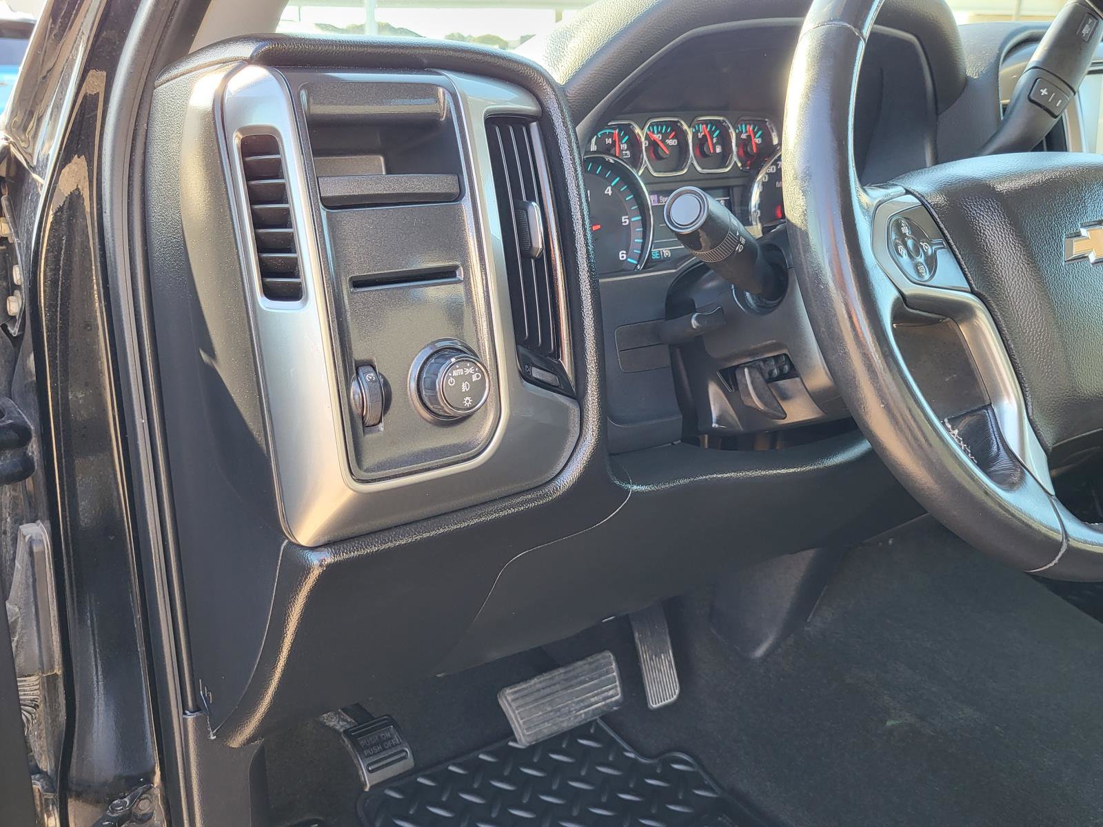 Used 2018 Chevrolet Silverado 1500 LT w/ All Star Edition image 18