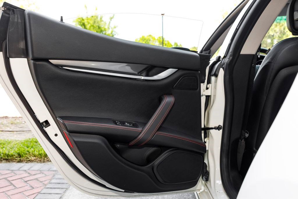 Used 2016 Maserati Ghibli image 21