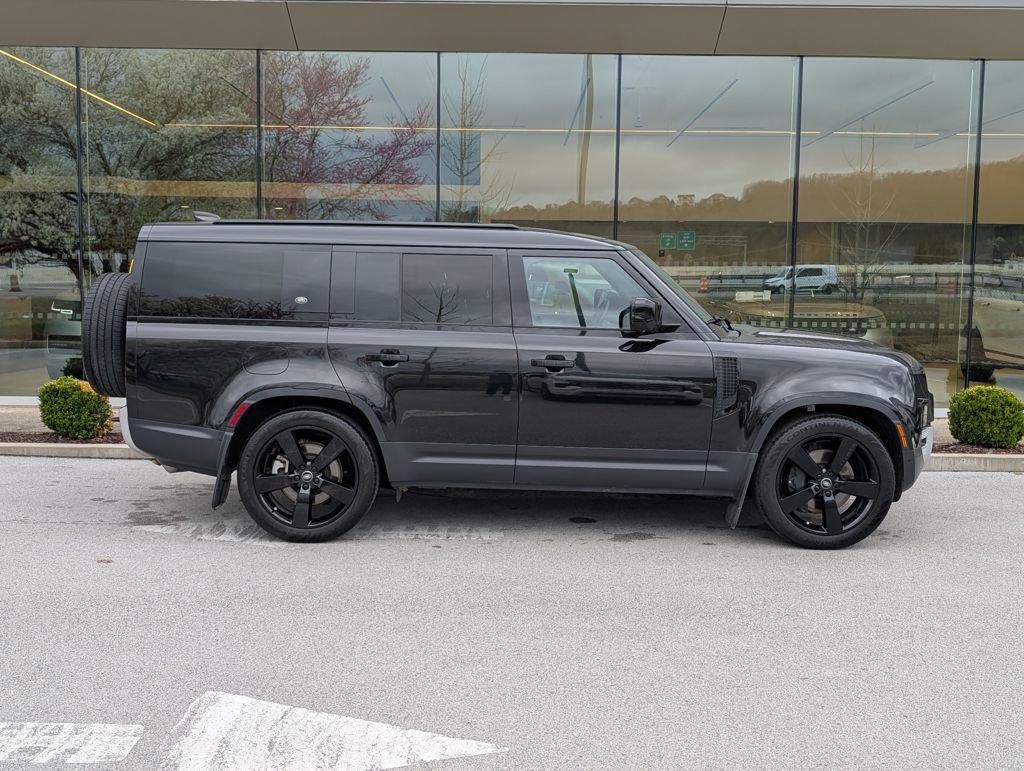 Used 2024 Land Rover Defender 130 S image 8