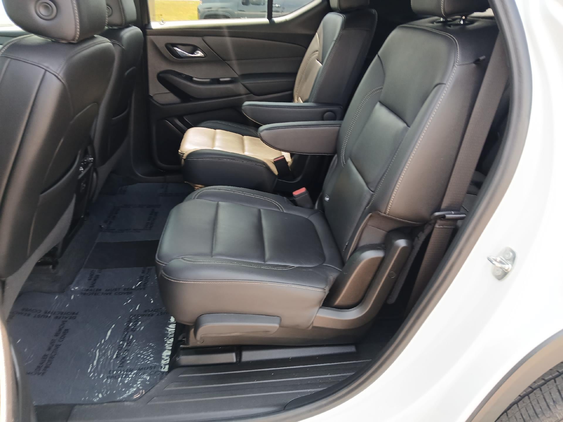 Used 2023 Chevrolet Traverse LT FWD image 16