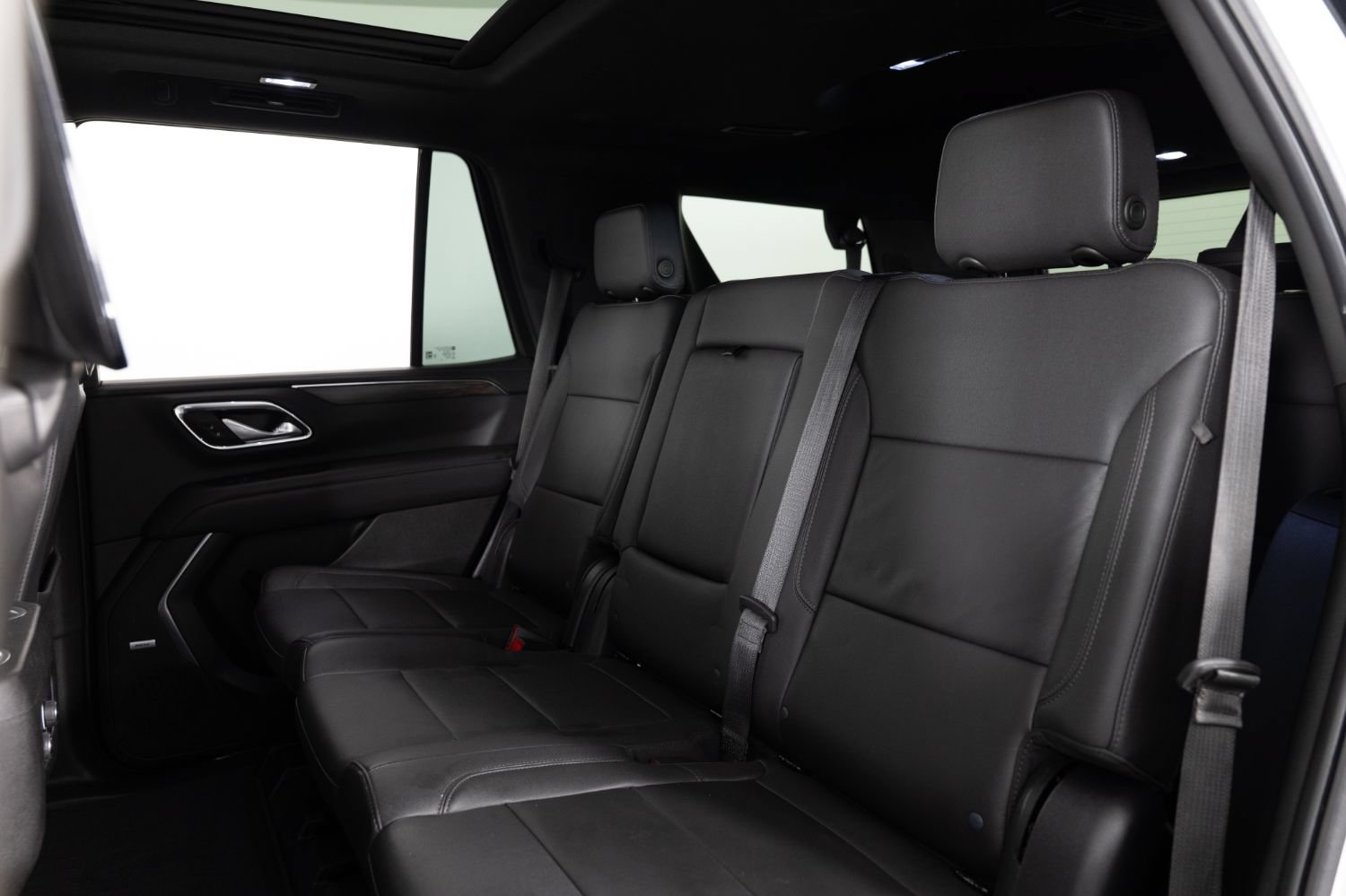 Used 2023 Chevrolet Tahoe Z71 w/ Luxury Package AWD/4WD image 18