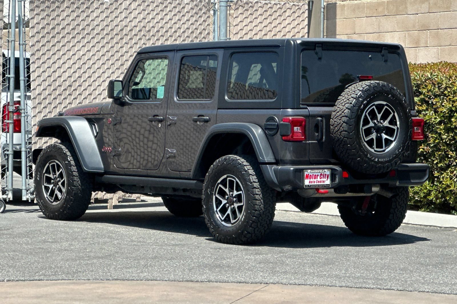 Used 2025 Jeep Wrangler Unlimited Rubicon AWD/4WD image 6