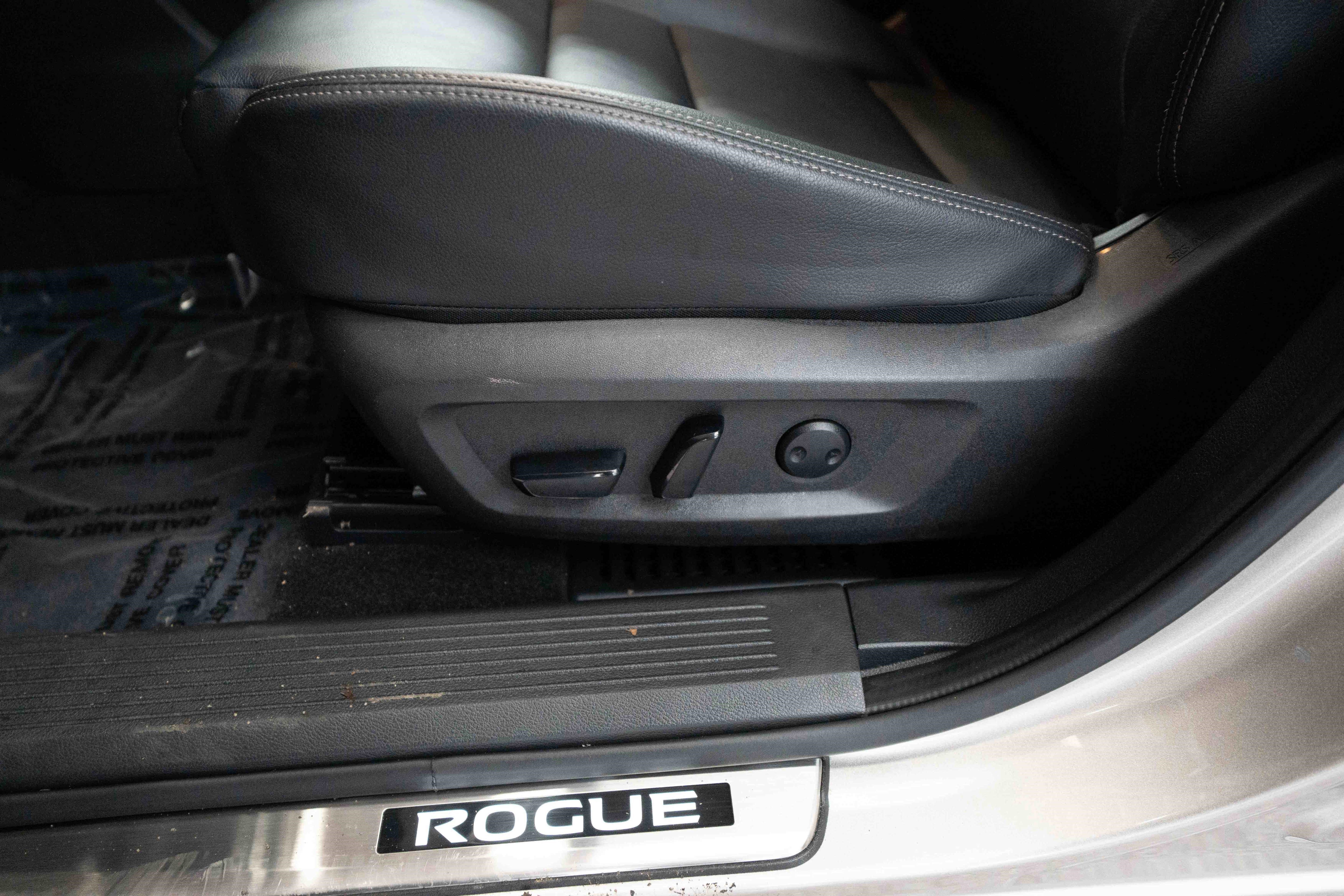 Used 2023 Nissan Rogue SL w/ SL Premium Package image 12