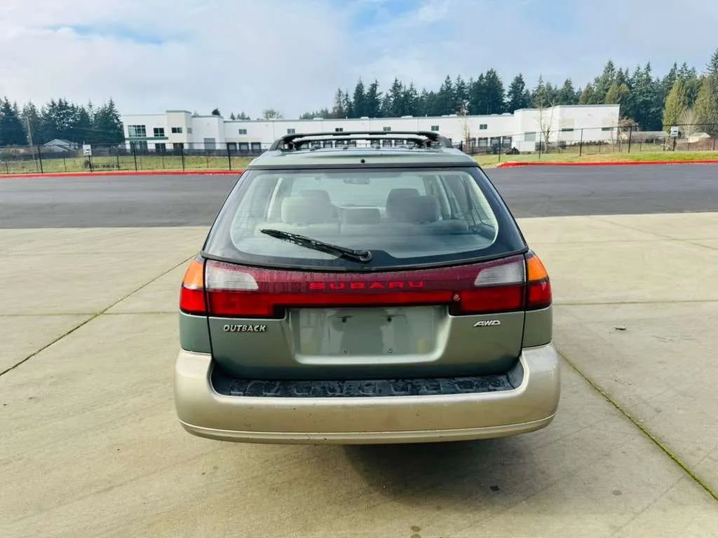 Used 2004 Subaru Outback Wagon image 4
