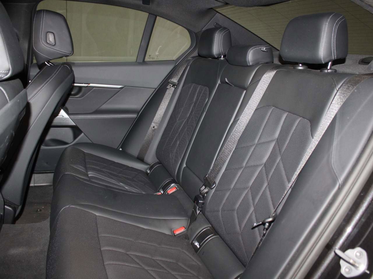 Certified 2025 BMW 530i image 15