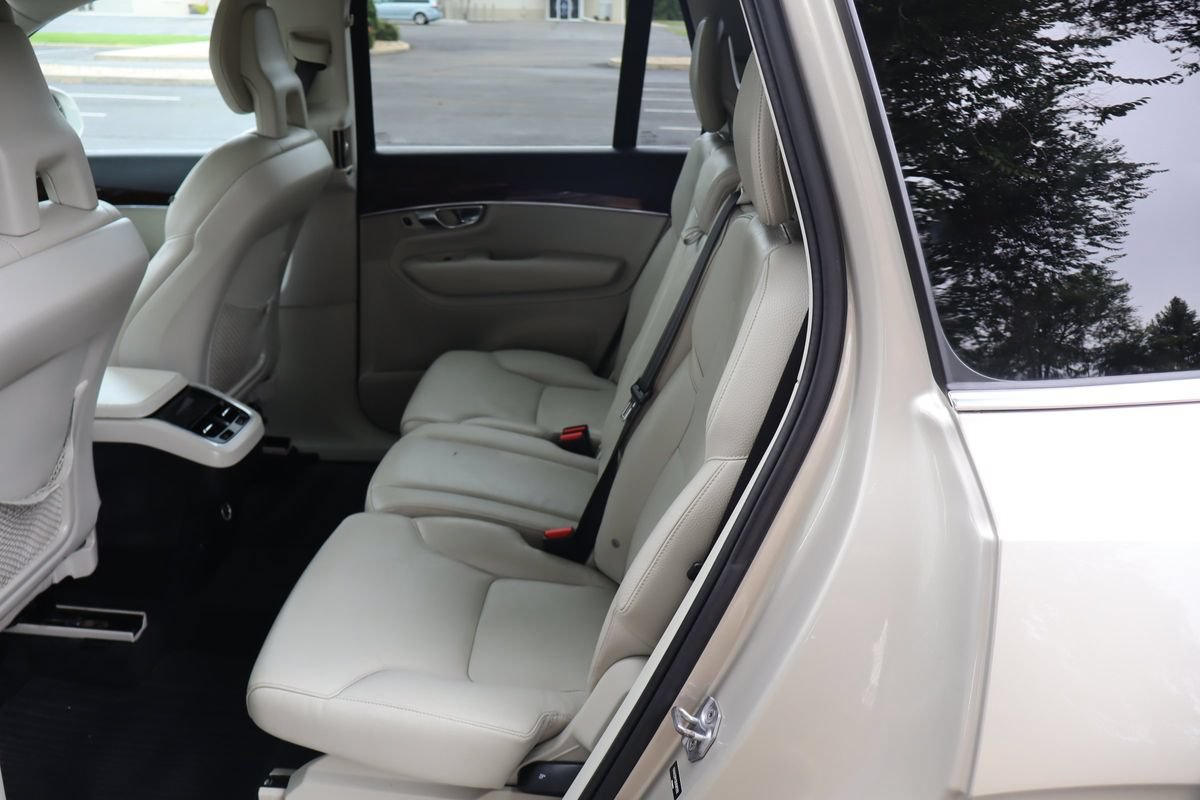 Used 2016 Volvo XC90 T6 Momentum w/ Momentum Plus Package AWD/4WD image 20
