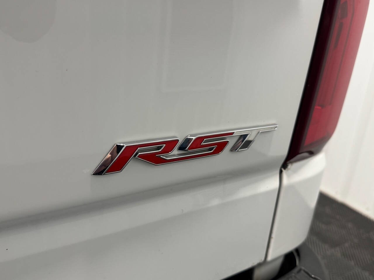 Used 2019 Chevrolet Silverado 1500 RST image 9