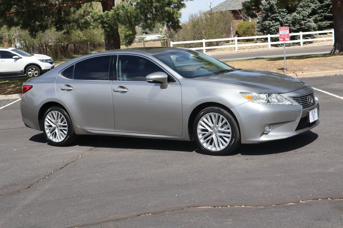 Used 2015 Lexus ES 350 w/ Luxury Package image 2