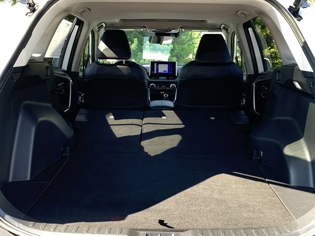 Used 2023 Toyota RAV4 XLE Premium AWD/4WD image 39