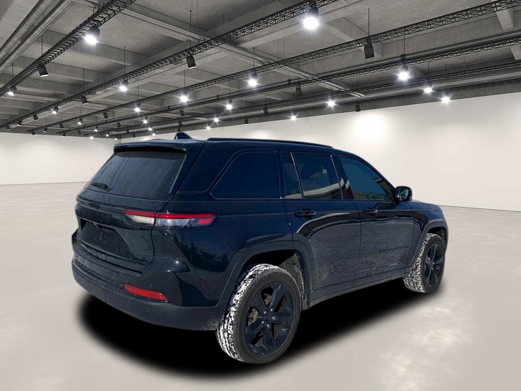 Used 2024 Jeep Grand Cherokee Limited w/ Black Appearance Package image 4