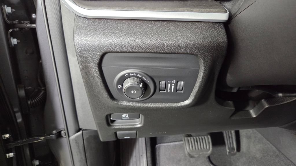 New 2025 Jeep Grand Cherokee Limited w/ Black Appearance Package image 19