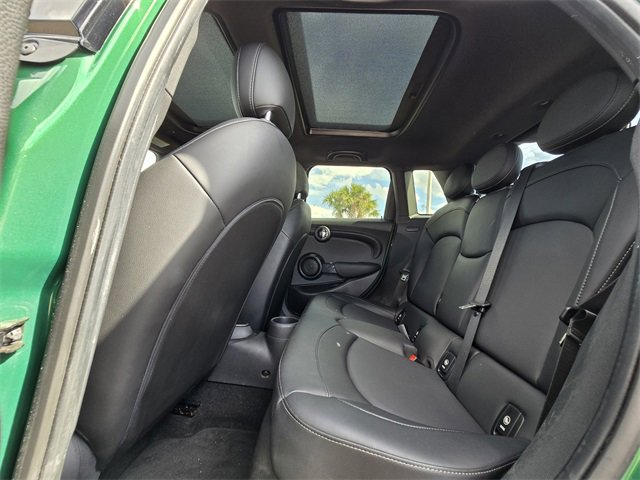 Used 2021 MINI Cooper 4-Door Hardtop image 14