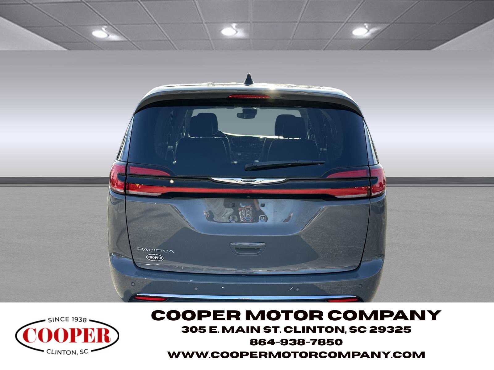 Used 2023 Chrysler Pacifica Touring-L image 6