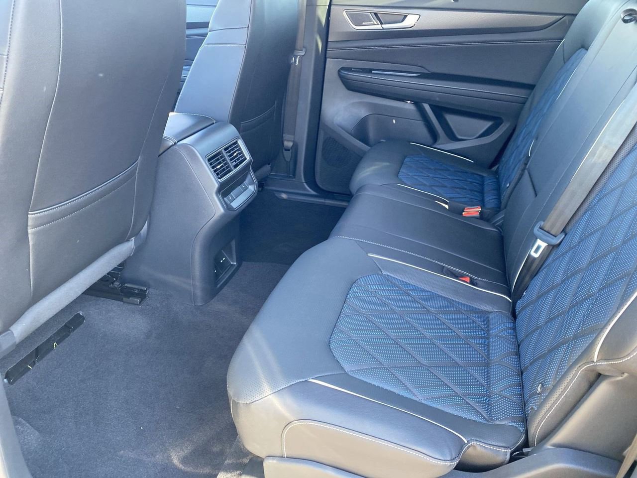 New 2026 Volkswagen Atlas Cross Sport SEL Premium R-Line image 13