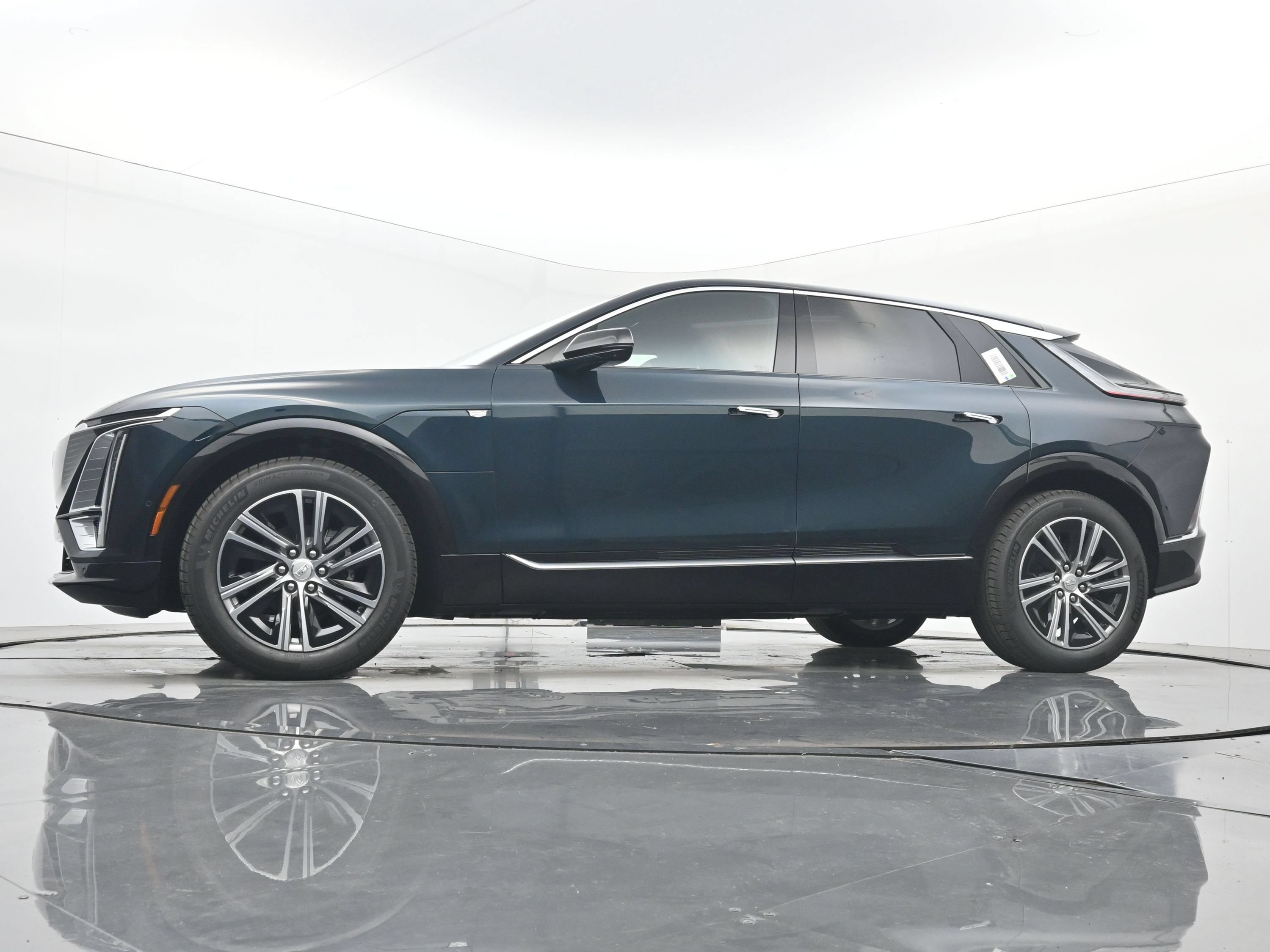 New 2026 Cadillac Lyriq Luxury w/ LPO, Floor Liner Package AWD/4WD image 16