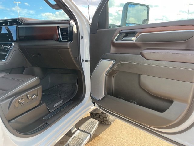 Used 2024 GMC Sierra 3500 Denali image 52