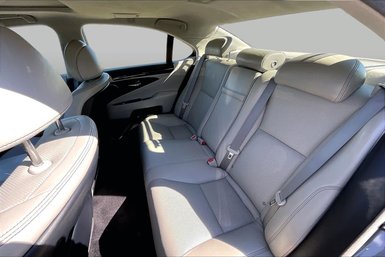 Used 2015 Lexus LS 460 AWD w/ Comfort Package image 21