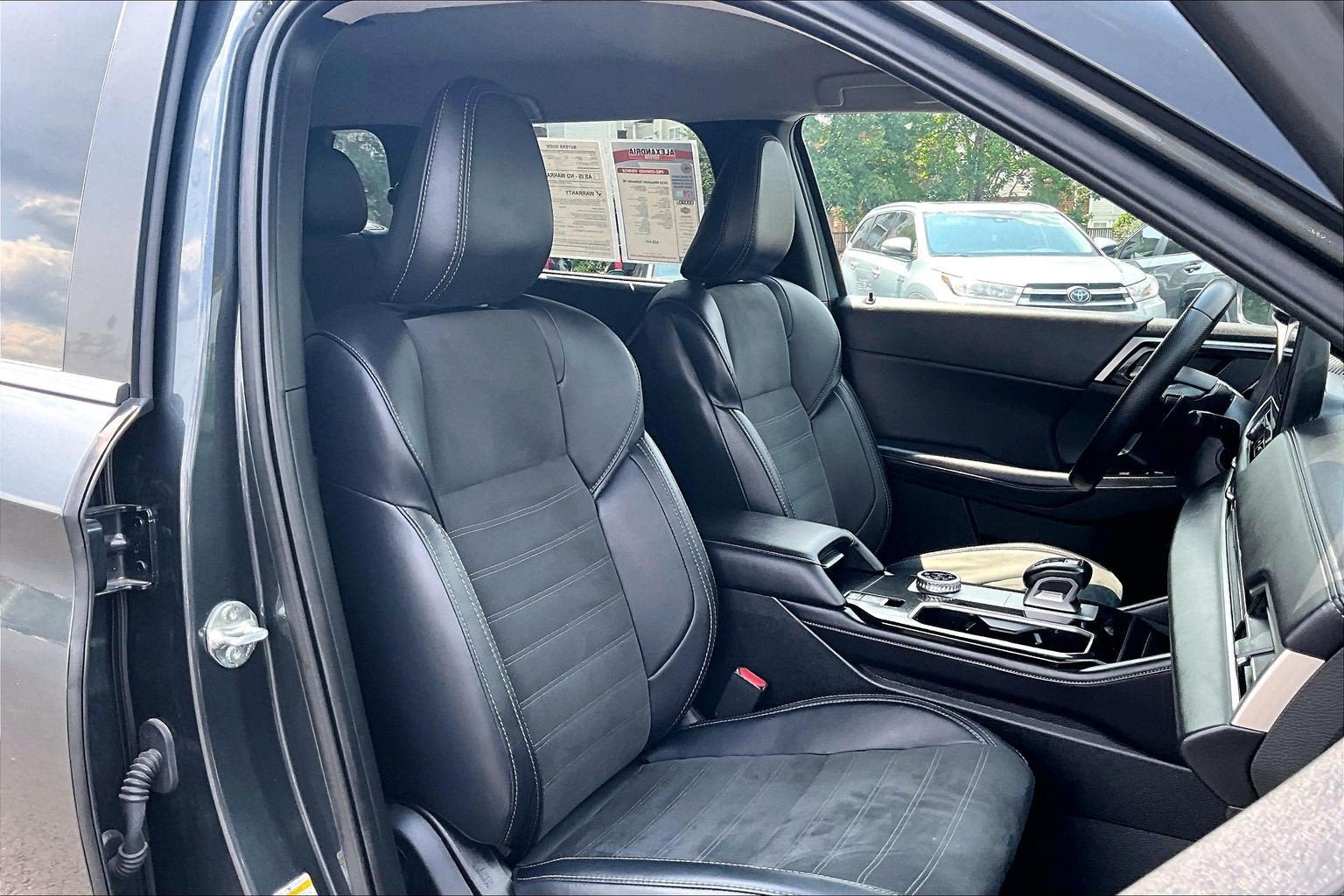 Used 2025 Mitsubishi Outlander SE AWD/4WD image 7