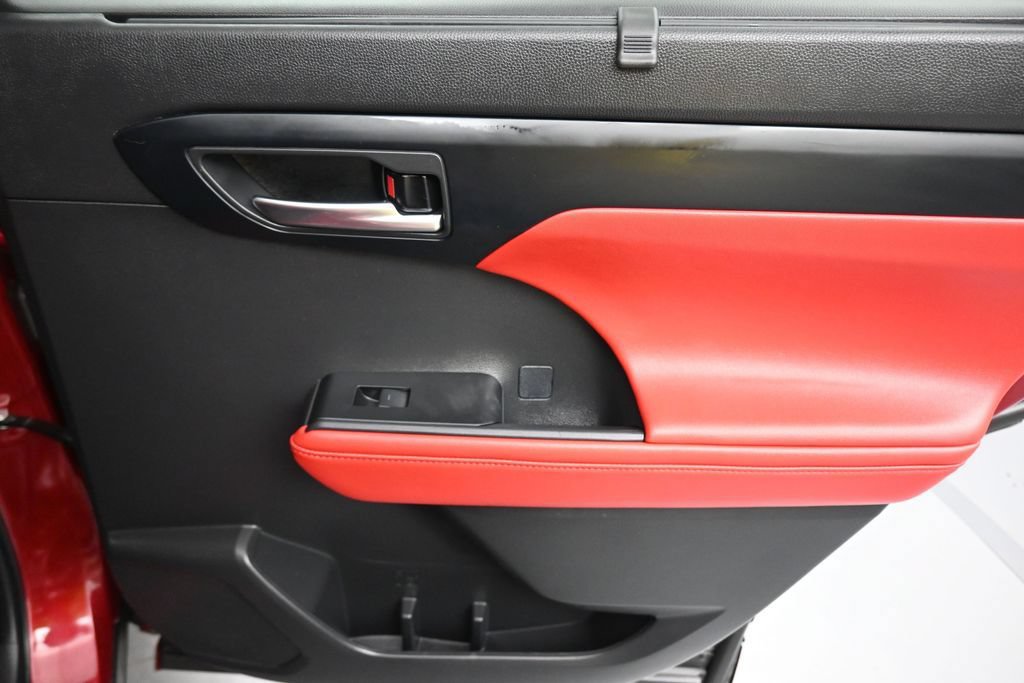 Used 2023 Toyota Highlander XSE FWD image 48