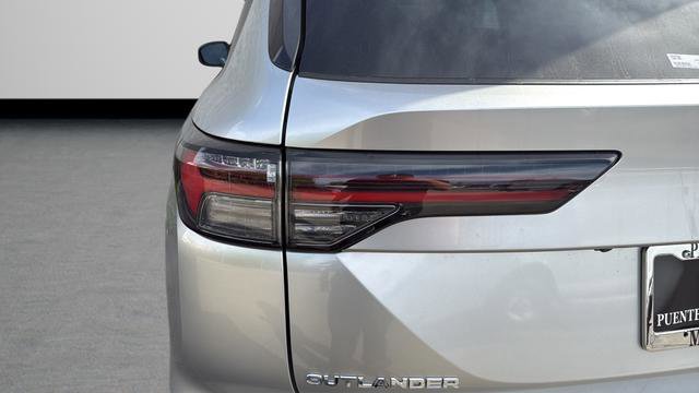 New 2026 Mitsubishi Outlander ES image 31