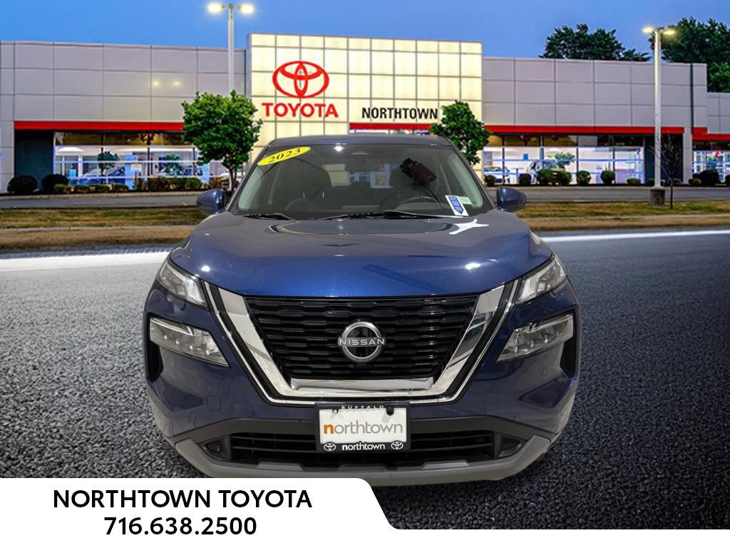 Used 2023 Nissan Rogue SV image 5