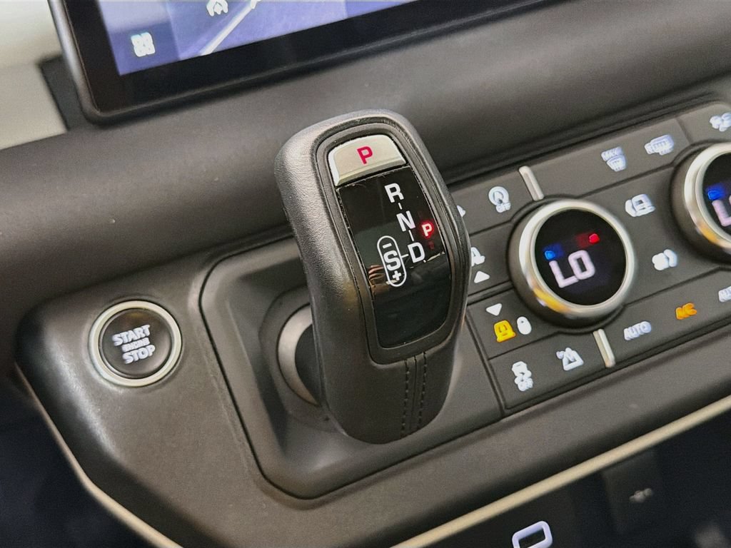 Certified 2020 Land Rover Defender 110 SE AWD/4WD image 17